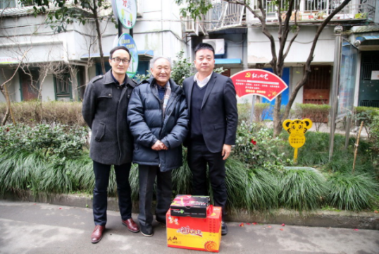 集團工會走訪慰問退休老同志.png